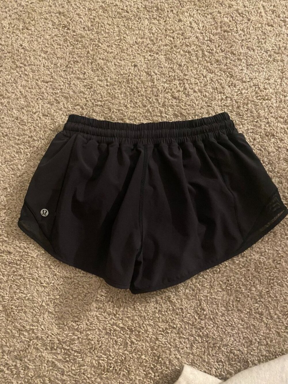 Lululemon Hotty Hots 2.5 Inseam - Picture 2 of 3